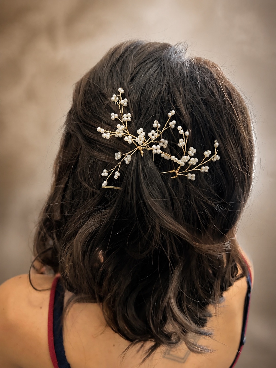Peinado corto con perlas realizado por MN ESTILISTAS